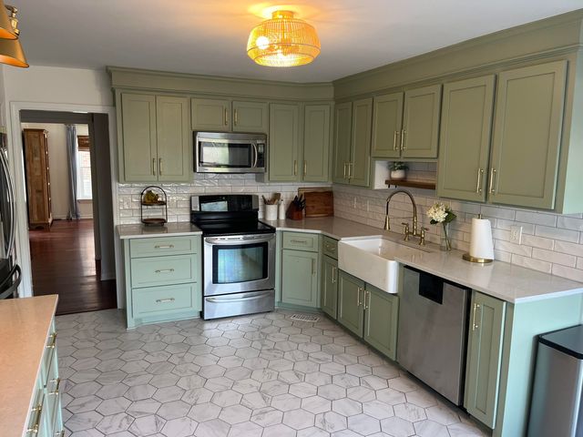 6 Leone Lane, Hanahan, SC 29410