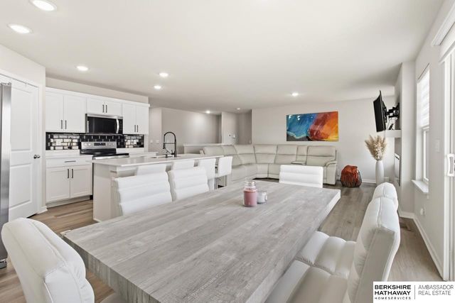 11617 S 191 Avenue, Gretna, NE 68028