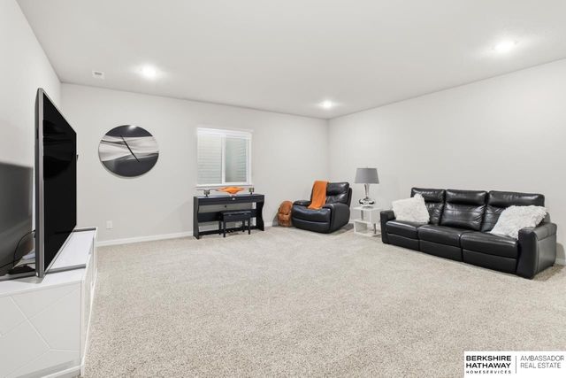 11617 S 191 Avenue, Gretna, NE 68028