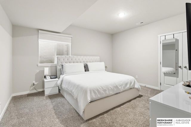 11617 S 191 Avenue, Gretna, NE 68028