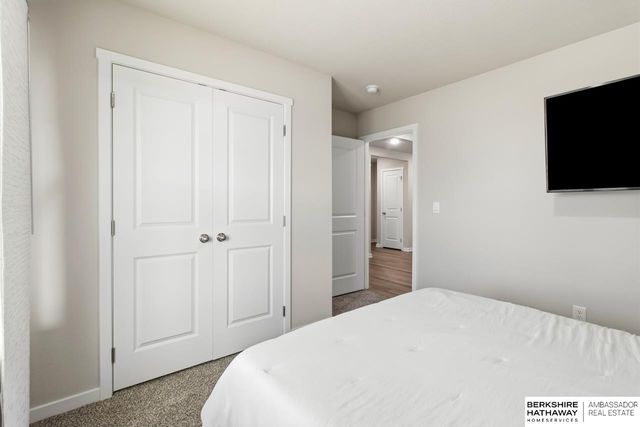 11617 S 191 Avenue, Gretna, NE 68028