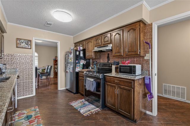 10008 Essex Place, Fort Smith, AR 72908