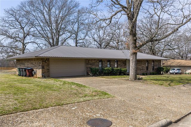 10008 Essex Place, Fort Smith, AR 72908