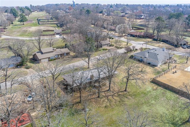 10008 Essex Place, Fort Smith, AR 72908