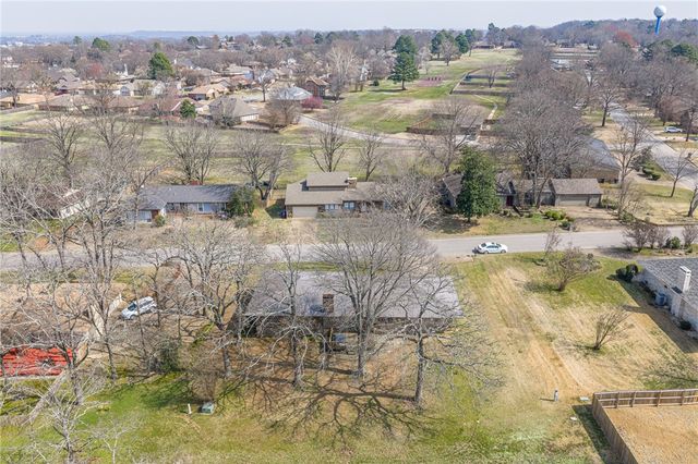 10008 Essex Place, Fort Smith, AR 72908