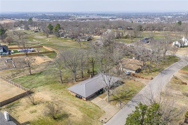 10008 Essex Place, Fort Smith, AR 72908