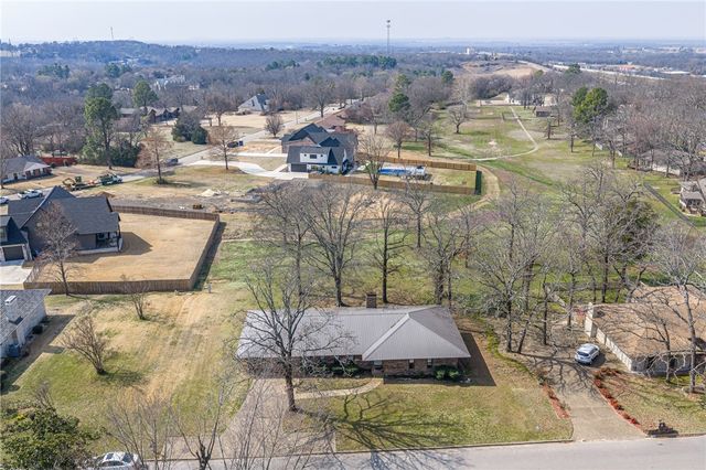 10008 Essex Place, Fort Smith, AR 72908