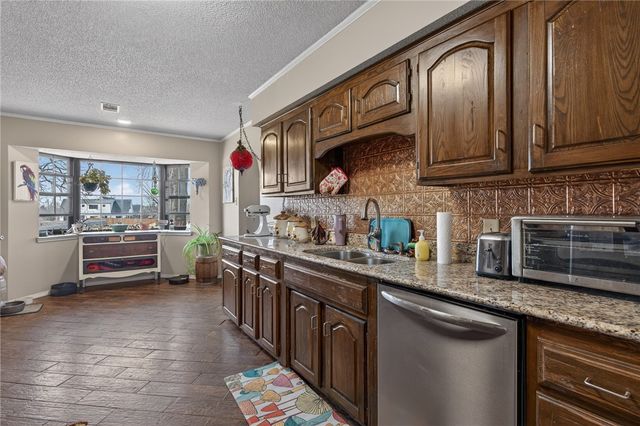 10008 Essex Place, Fort Smith, AR 72908