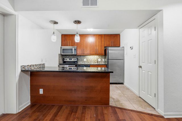 7685 Northcross DR 1121, Austin, TX 78757