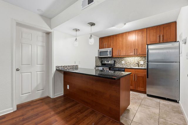 7685 Northcross DR 1121, Austin, TX 78757