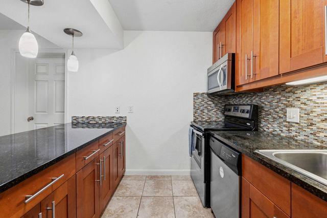 7685 Northcross DR 1121, Austin, TX 78757