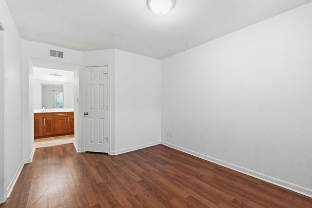 7685 Northcross DR 1121, Austin, TX 78757