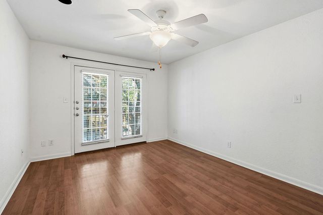 7685 Northcross DR 1121, Austin, TX 78757