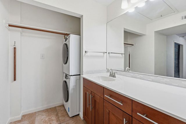 7685 Northcross DR 1121, Austin, TX 78757