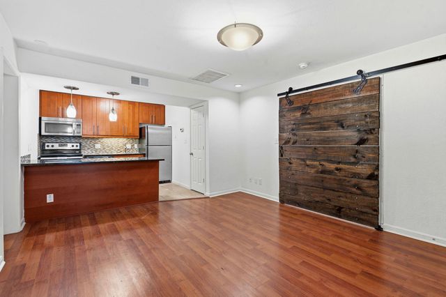 7685 Northcross DR 1121, Austin, TX 78757
