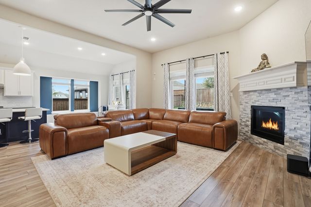 10037 Lakemont Drive, Fort Worth, TX 76131