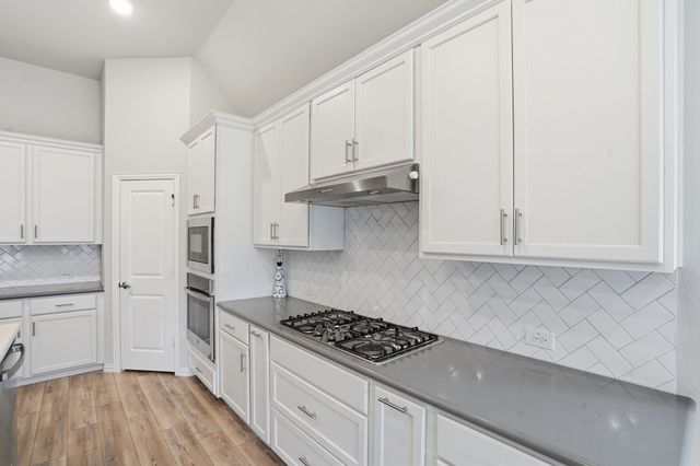 10037 Lakemont Drive, Fort Worth, TX 76131