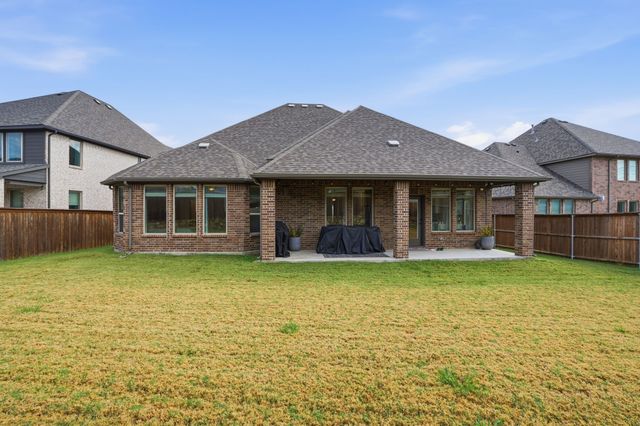 10037 Lakemont Drive, Fort Worth, TX 76131