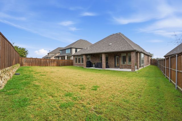 10037 Lakemont Drive, Fort Worth, TX 76131