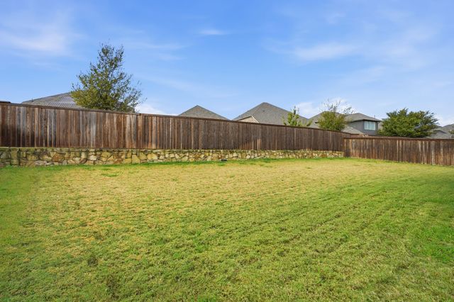 10037 Lakemont Drive, Fort Worth, TX 76131
