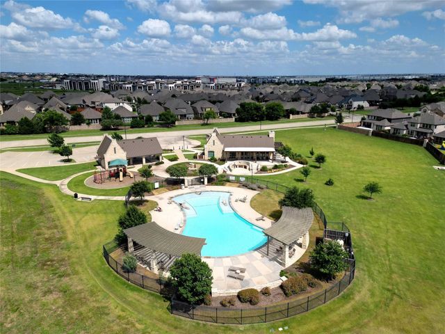 10037 Lakemont Drive, Fort Worth, TX 76131