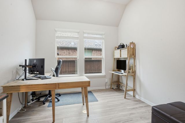 10037 Lakemont Drive, Fort Worth, TX 76131