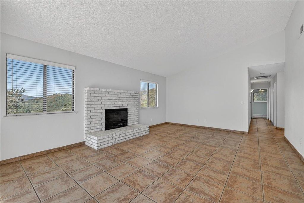 Image 2 of property listing at 28340 Tollhouse Road, Tollhouse, CA 93667