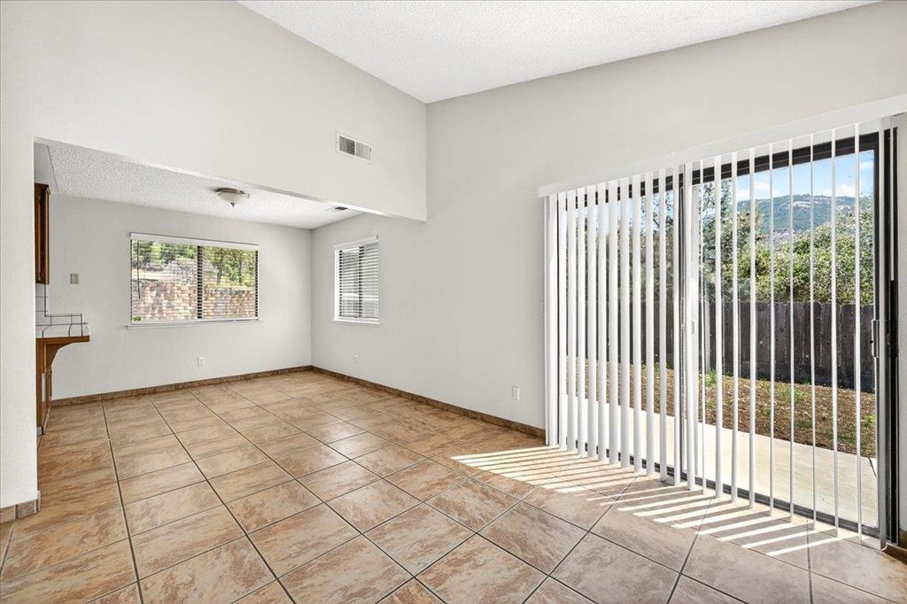 Image 3 of property listing at 28340 Tollhouse Road, Tollhouse, CA 93667