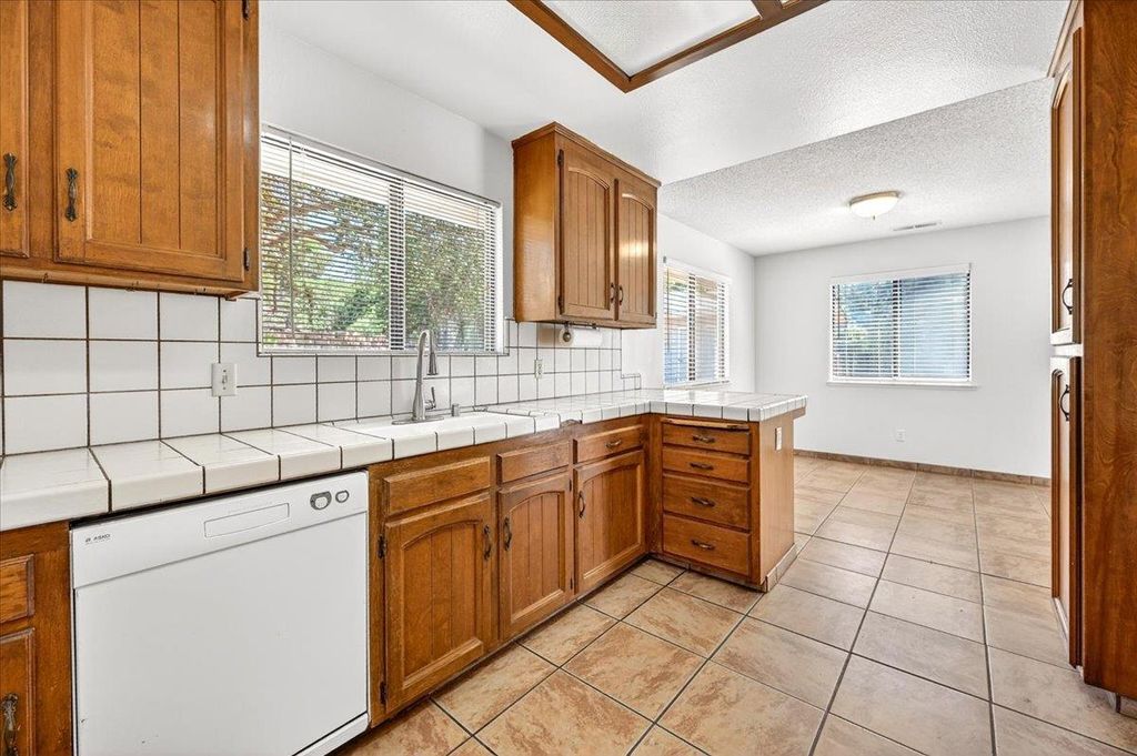 Image 4 of property listing at 28340 Tollhouse Road, Tollhouse, CA 93667