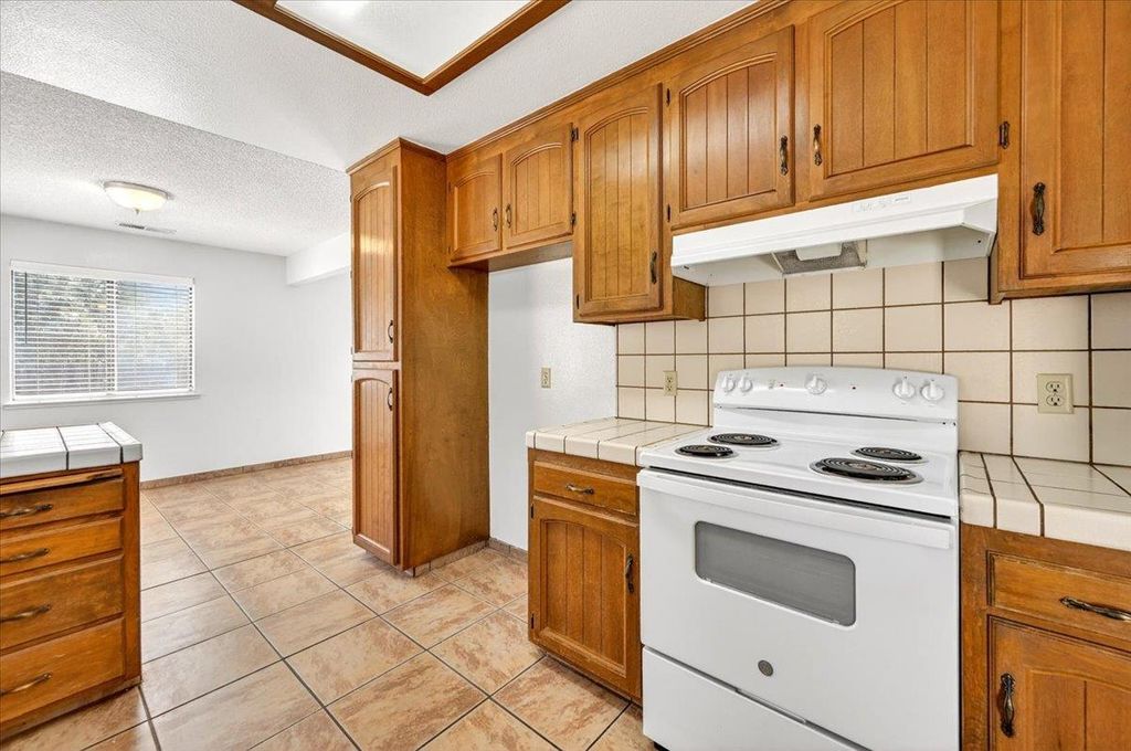 Image 5 of property listing at 28340 Tollhouse Road, Tollhouse, CA 93667