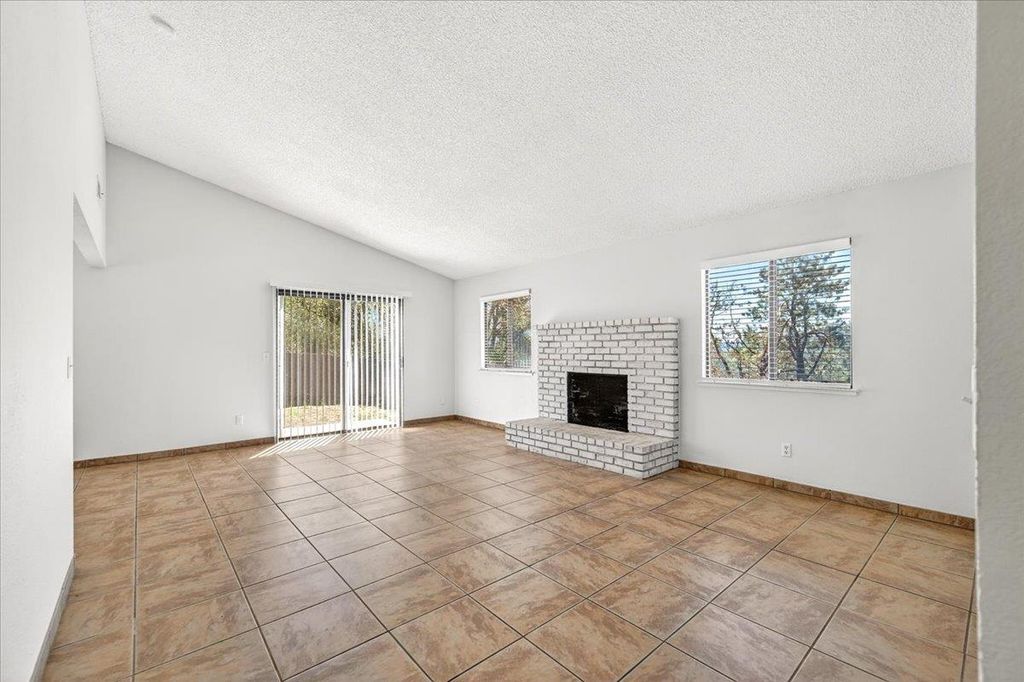 Image 6 of property listing at 28340 Tollhouse Road, Tollhouse, CA 93667