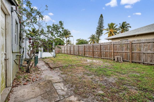 618 S Pine Street, Lake Worth Beach, FL 33460
