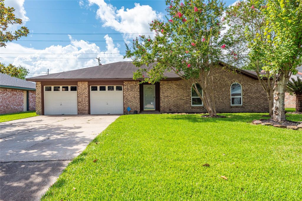 2201 Kingsway Drive, League City, TX 77573