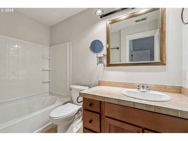 2032 Ne 49TH Way, Hillsboro, OR 97124