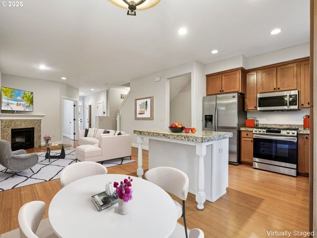 2032 Ne 49TH Way, Hillsboro, OR 97124