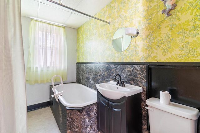 1301 N 11th St, Superior, WI 54880