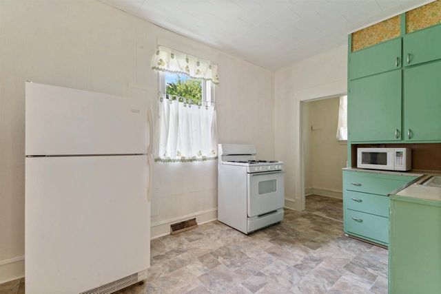 1301 N 11th St, Superior, WI 54880