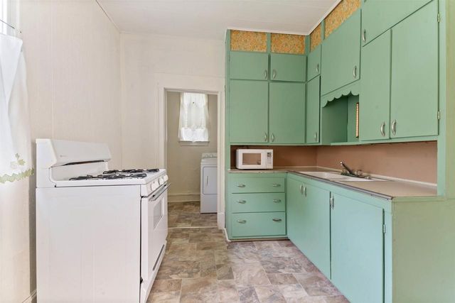 1301 N 11th St, Superior, WI 54880