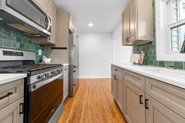 2729 Hampshire Avenue S, Saint Louis Park, MN 55426