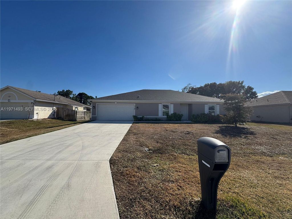 314 SW Ray Ave, Port St. Lucie, FL 34983