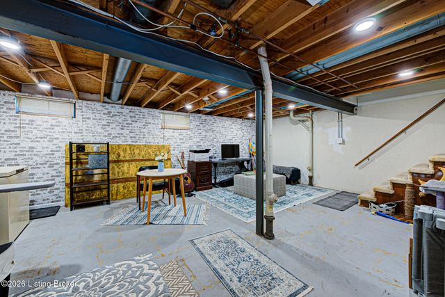 1214 Inverary Ct, Louisville, KY 40222