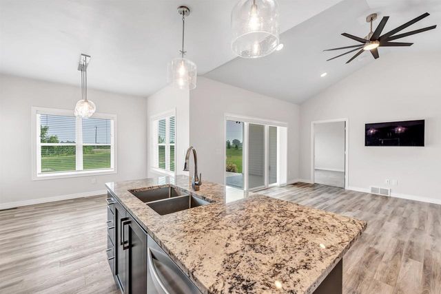 422 TOMS WAY, Luxemburg, WI 54217