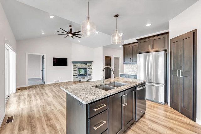 422 TOMS WAY, Luxemburg, WI 54217