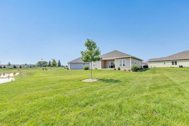 422 TOMS WAY, Luxemburg, WI 54217