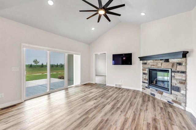 422 TOMS WAY, Luxemburg, WI 54217