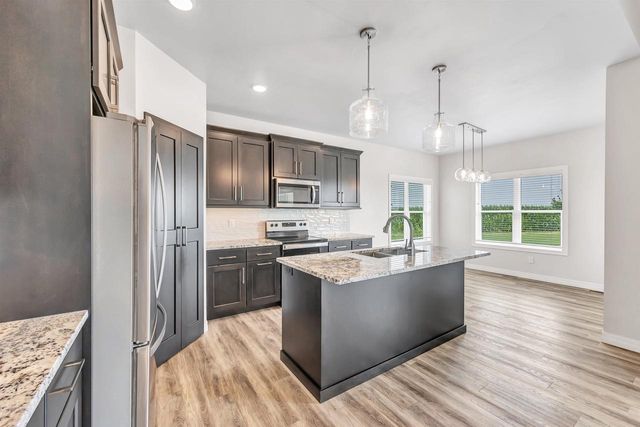 422 TOMS WAY, Luxemburg, WI 54217