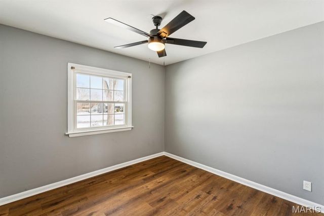 10008 Meadowfield Lane, St Louis, MO 63128