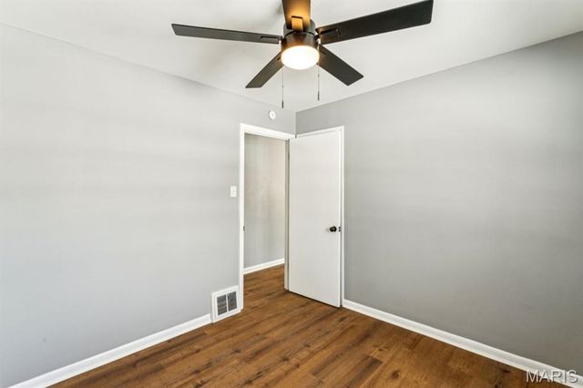 10008 Meadowfield Lane, St Louis, MO 63128