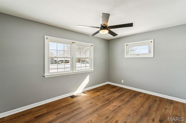 10008 Meadowfield Lane, St Louis, MO 63128