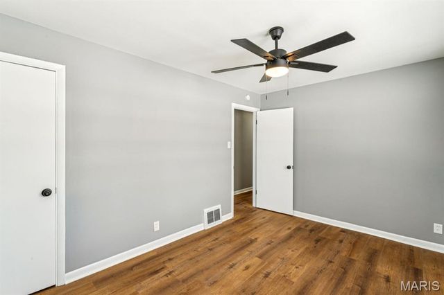 10008 Meadowfield Lane, St Louis, MO 63128